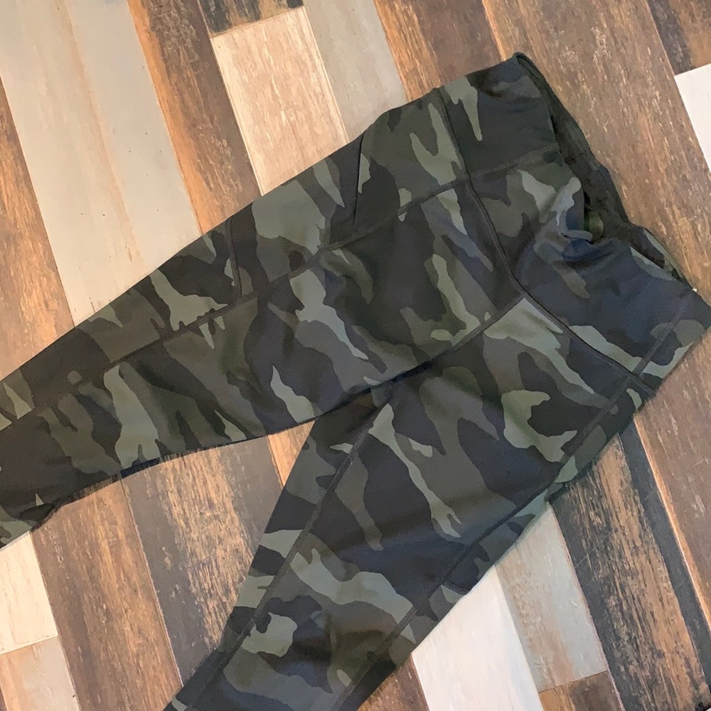 Athleta camo contender leggings 7/8 length